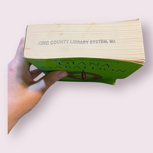 Diana Gabaldon Outlander Series books 5-9 - Picture 9 of 16